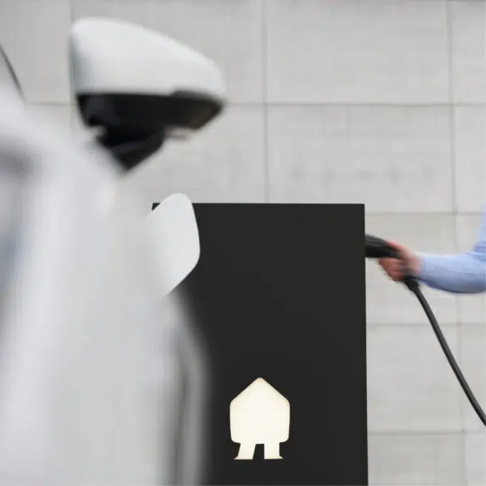 Base-black-1-600x600